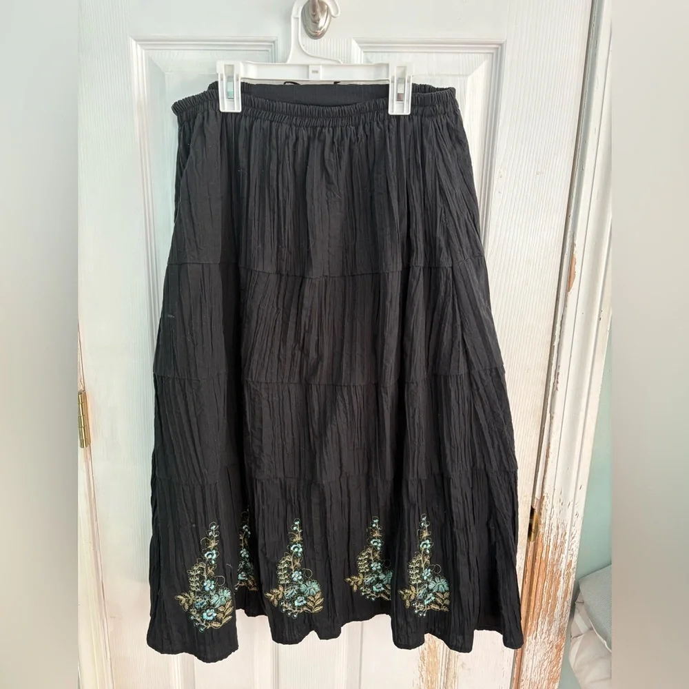 Vintage Black Embroidered Tiered Midi Skirt Size Large